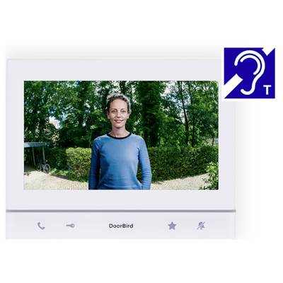 Obrazovka videozvoňku zobrazující muže stojícího venku v lesité oblasti, s ikonou přístupu pro sluch v pravém horním rohu a "DoorBird" označeným níže.