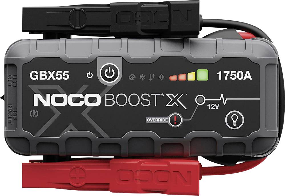 NOCO BOOST X GBX55 spouštěč 1750A 12V s připojenými červenými a černými svorkami.