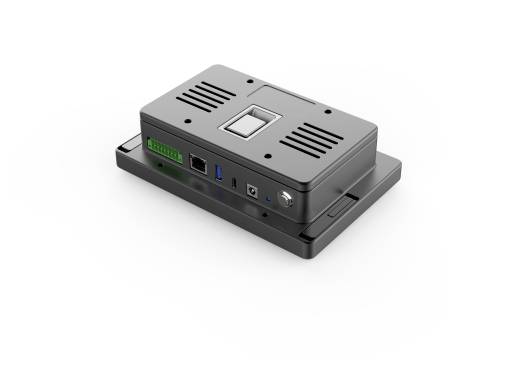 Kompaktní černý elektronický řídicí modul s otvory pro větrání, malým oknem displeje, svorkovnicí, porty a knoflíkem na základní desce.