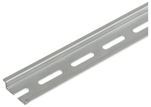 Stříbrný kovový drážkovaný páski kanál s podlouhlými otvory, zobrazený diagonálně na bílém pozadí.