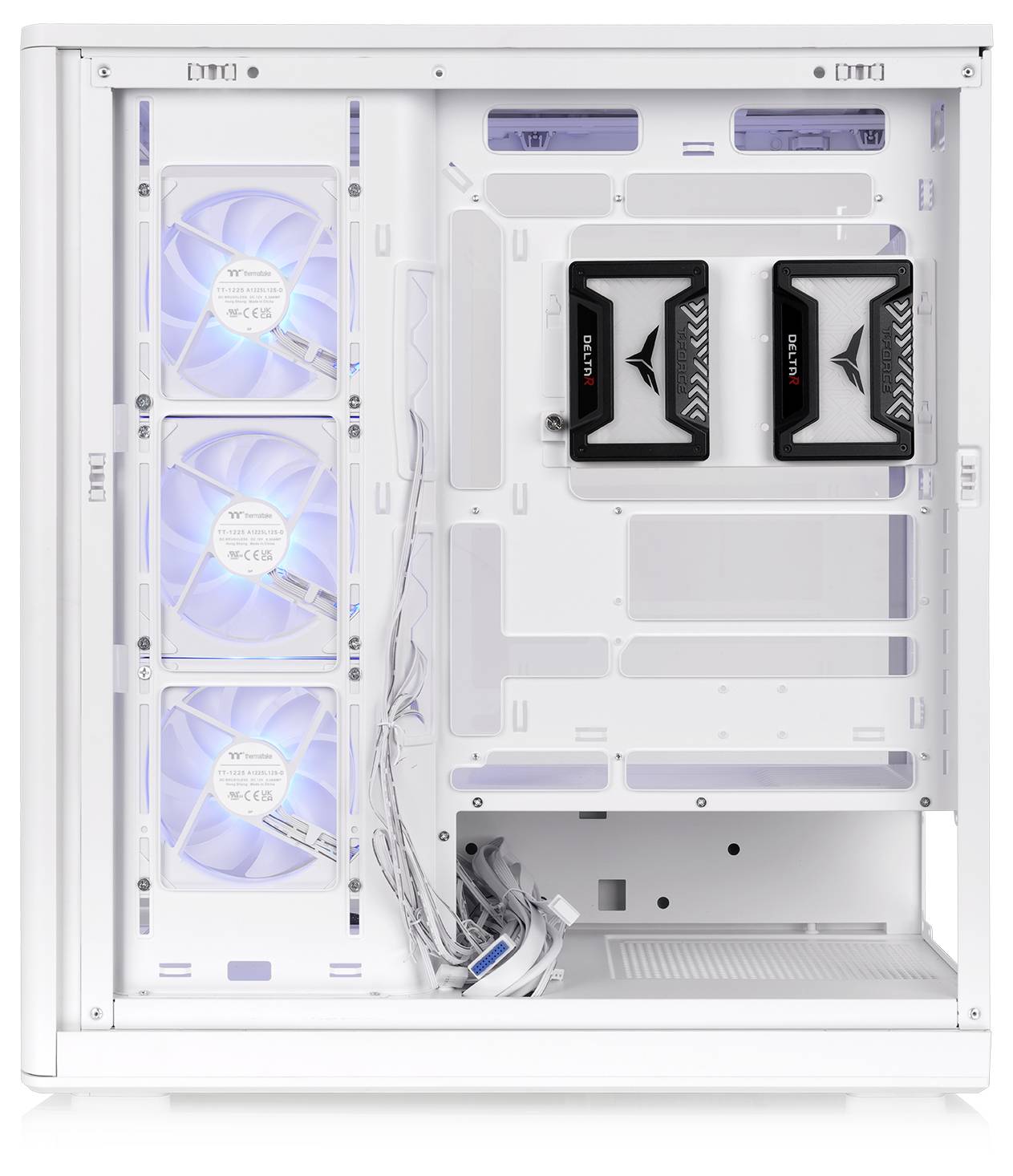 Interiér bílého desktopového PC pouzdra se třemi předními RGB ventilátory a dvěma nainstalovanými komponenty AORUS na základní desce.