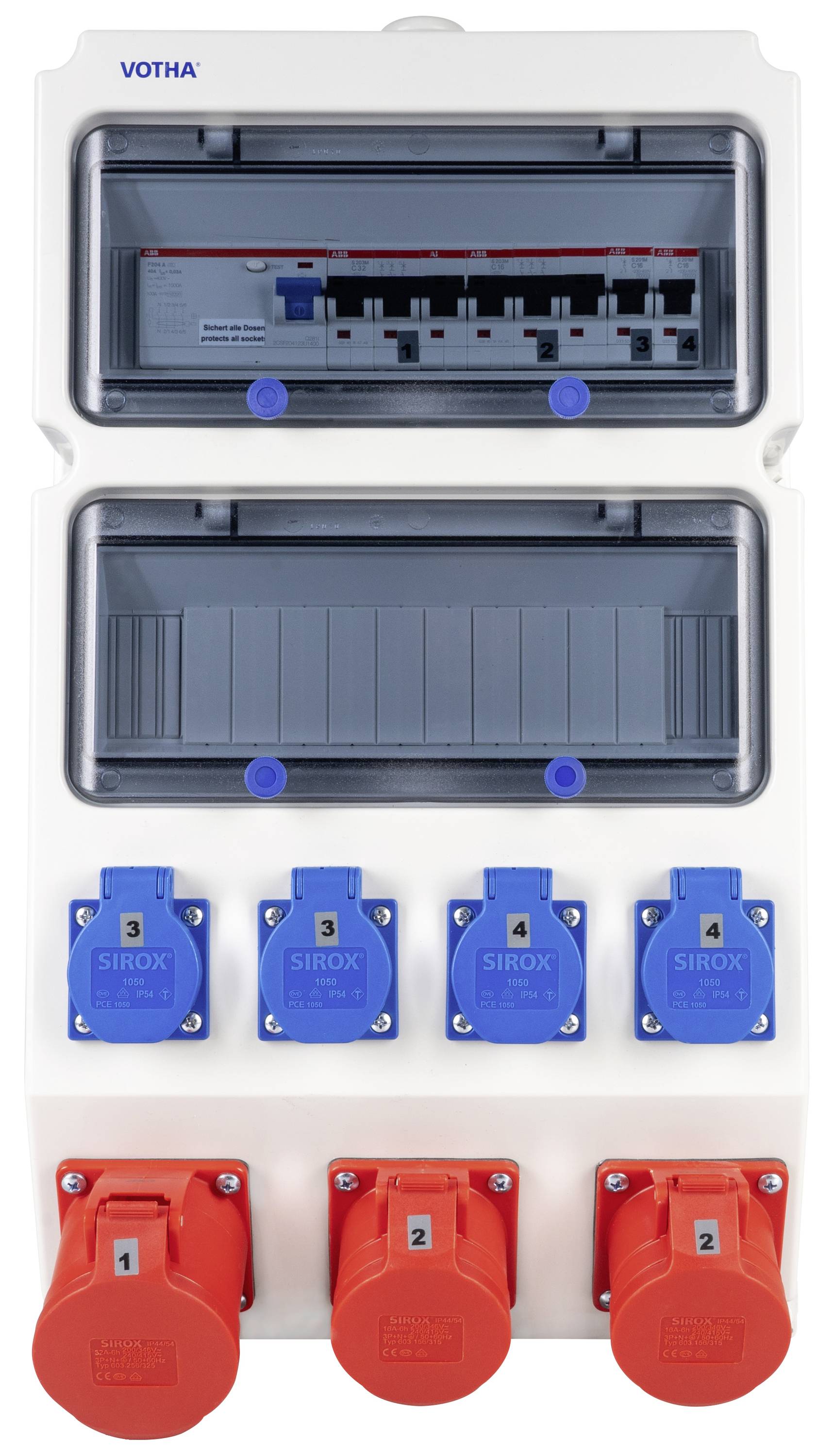Elektrický ovládací panel se dvěma kryty rozváděčů a šesti barevně označenými průmyslovými zásuvkami označenými VOTHA a SIROX.