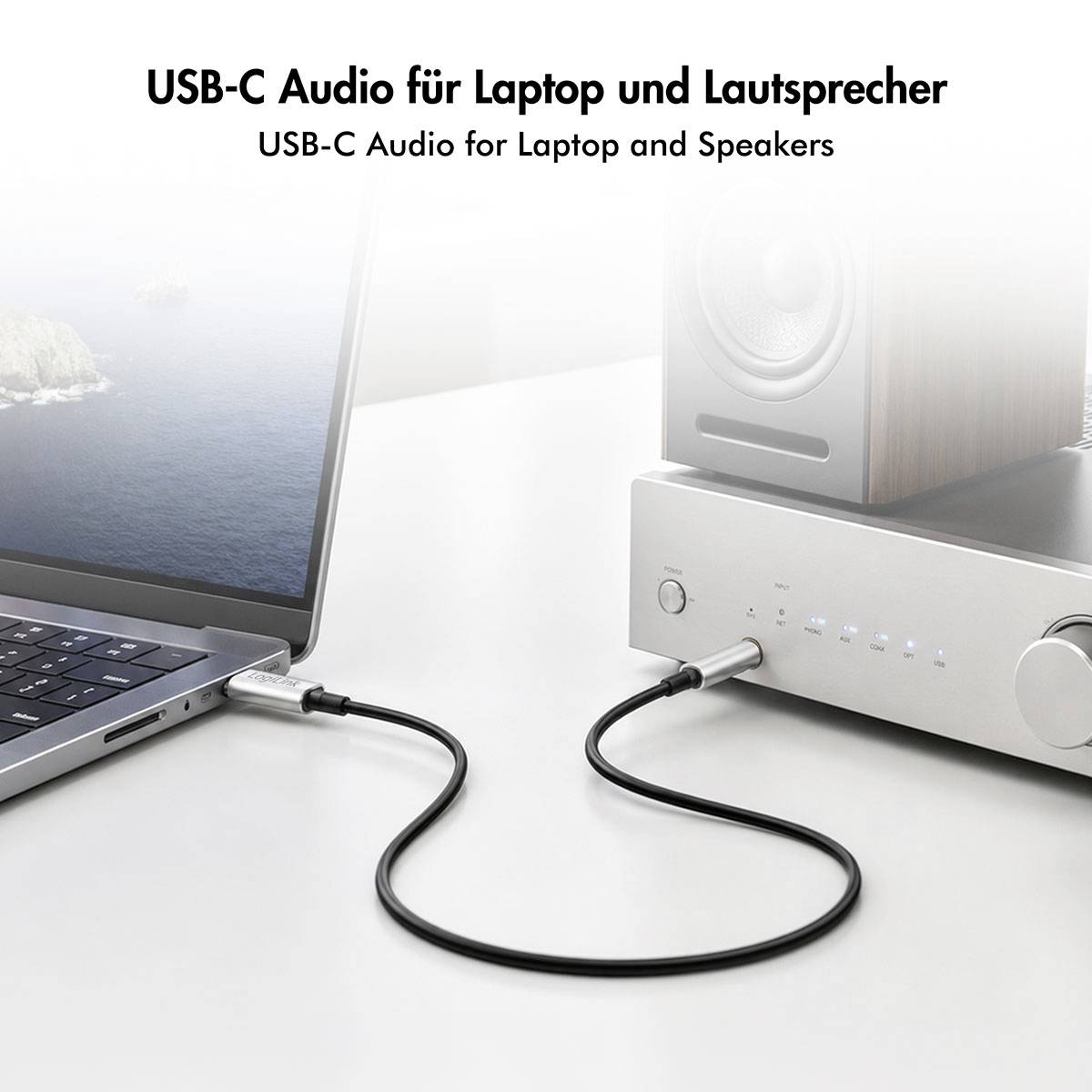Kabel USB-C připojuje laptop k reproduktorovému systému, což znázorňuje zvuk přes USB-C pro laptopy a reproduktory.