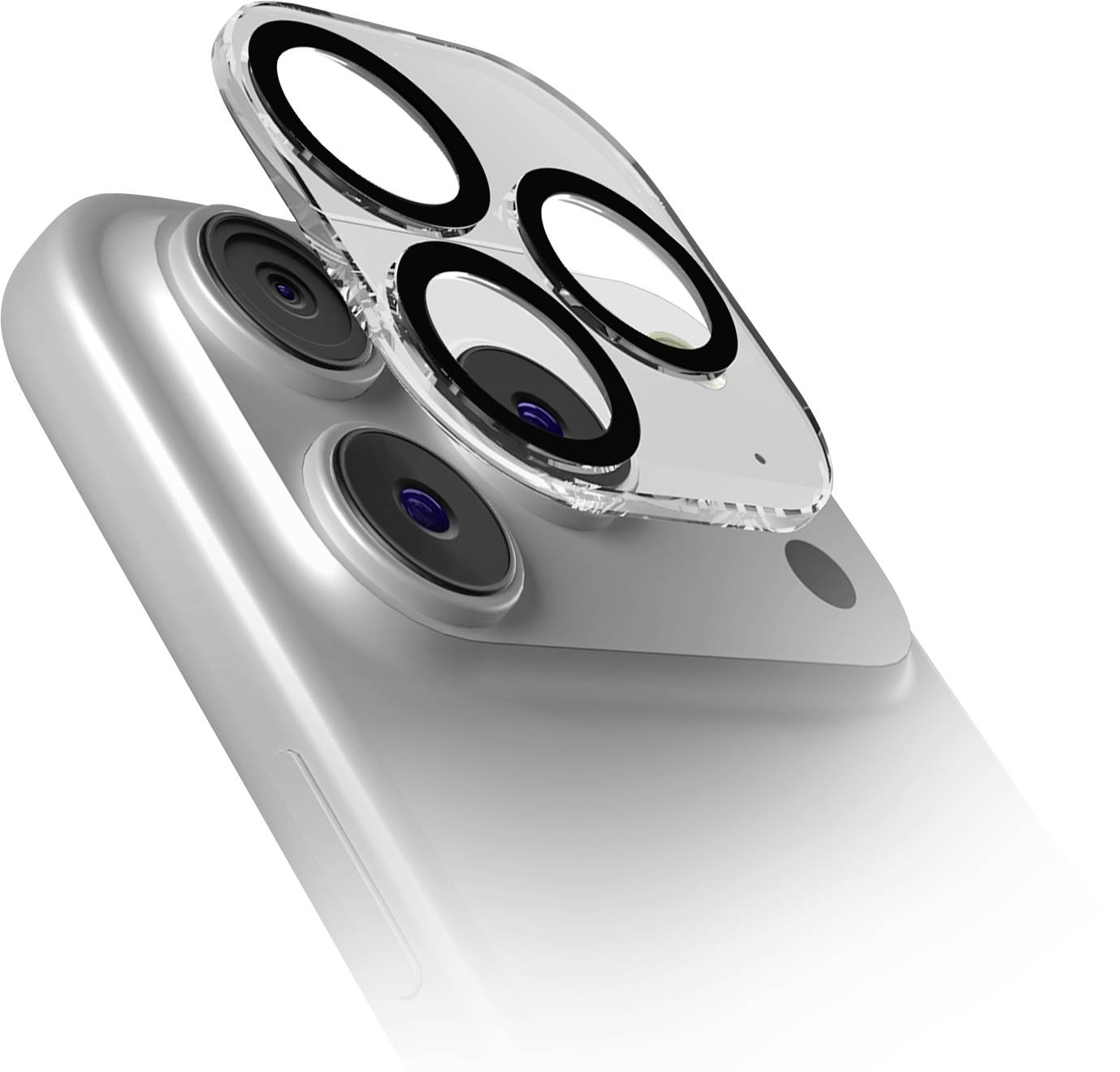 Zblízka záběr zadního fotoaparátu smartphonu se třemi objektivy a vyvýšeným ochranným krytem objektivu nad ním.