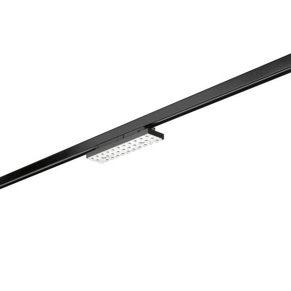 Černá lišta proTracklight s malou obdélníkovou LED svítidlem upevněným zespodu na bílém pozadí.