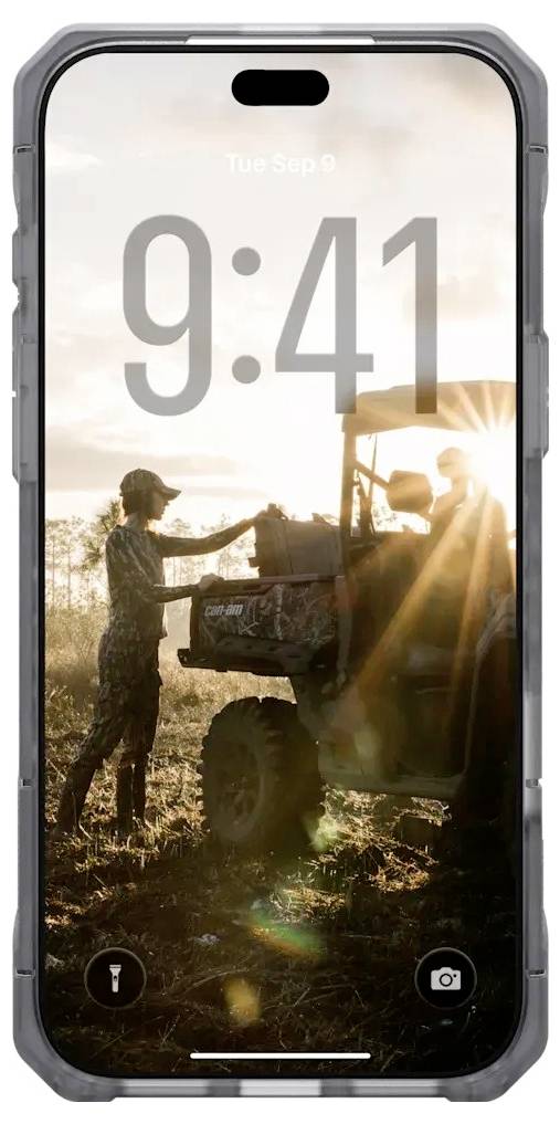 Obrazovka zámku chytrého telefonu zobrazující scénu farmy se sunrise se dvěma lidmi vedle vozidla pro off-road, čas 9:41 a datum Úterý 9. září.