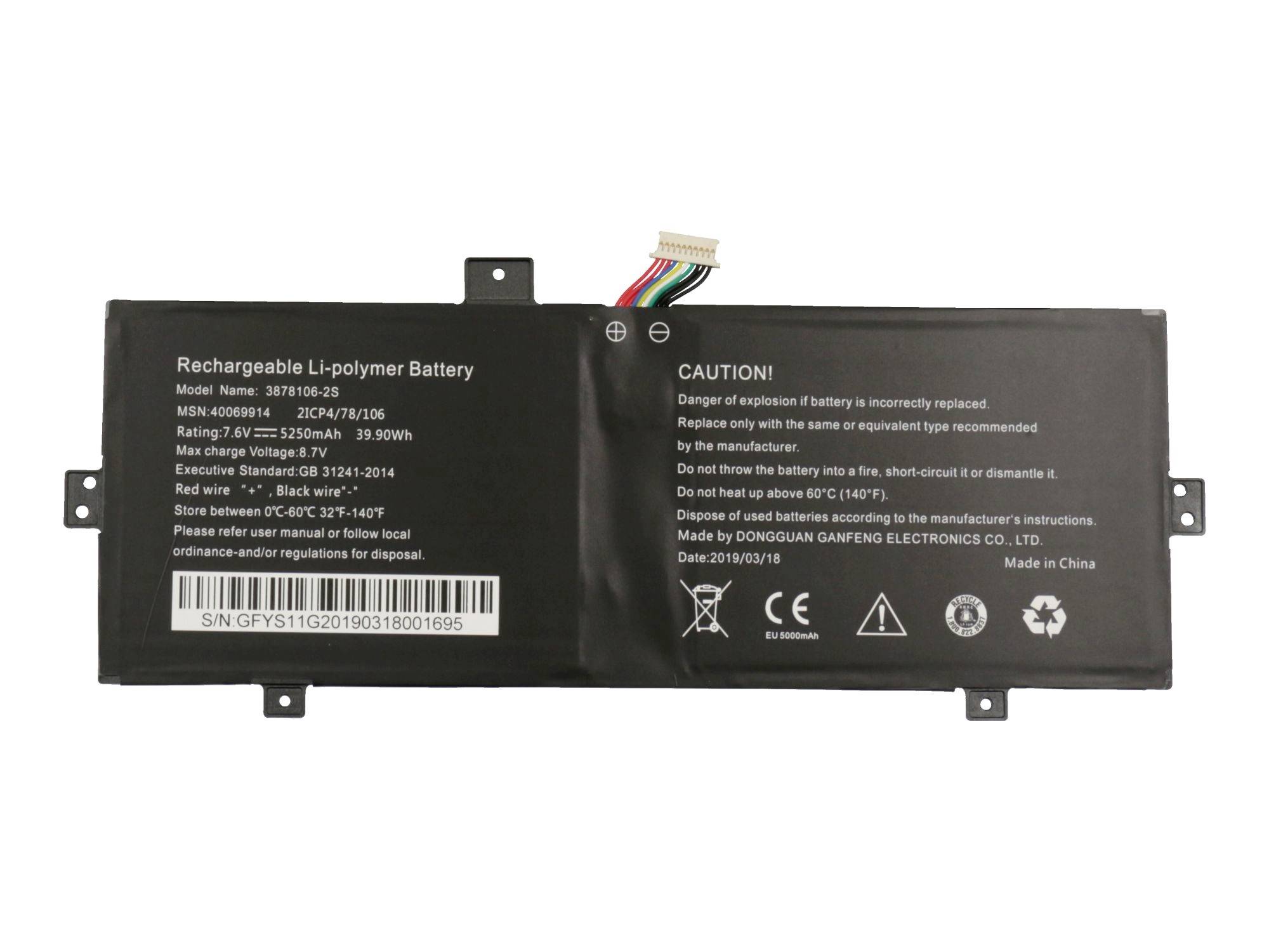 Černá nabíjecí Li-polymerní baterie pro notebook s připojeným barevným konektorem a vytištěnými výstražnými štítky.