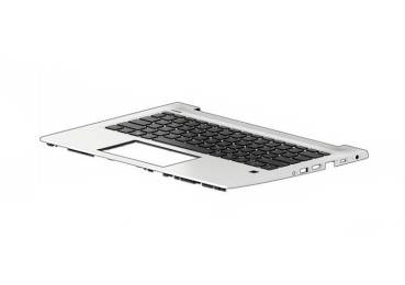 Stříbrný laptop zobrazený otevřený v úhlu na bílém pozadí s viditelnou klávesnicí a trackpadem.
