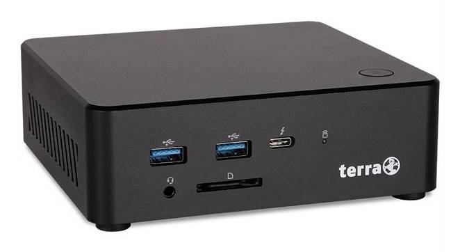 Kompaktní černý mini PC Terra s předními porty USB, audio jackem, čtečkou karet a tlačítkem napájení na bílém pozadí