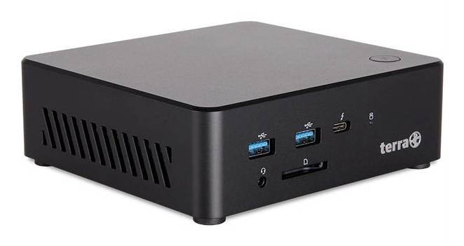 Kompaktní černý počítač Terra mini PC s předními porty USB, zdířkou pro sluchátka a tlačítkem napájení zobrazeným v úhlu.