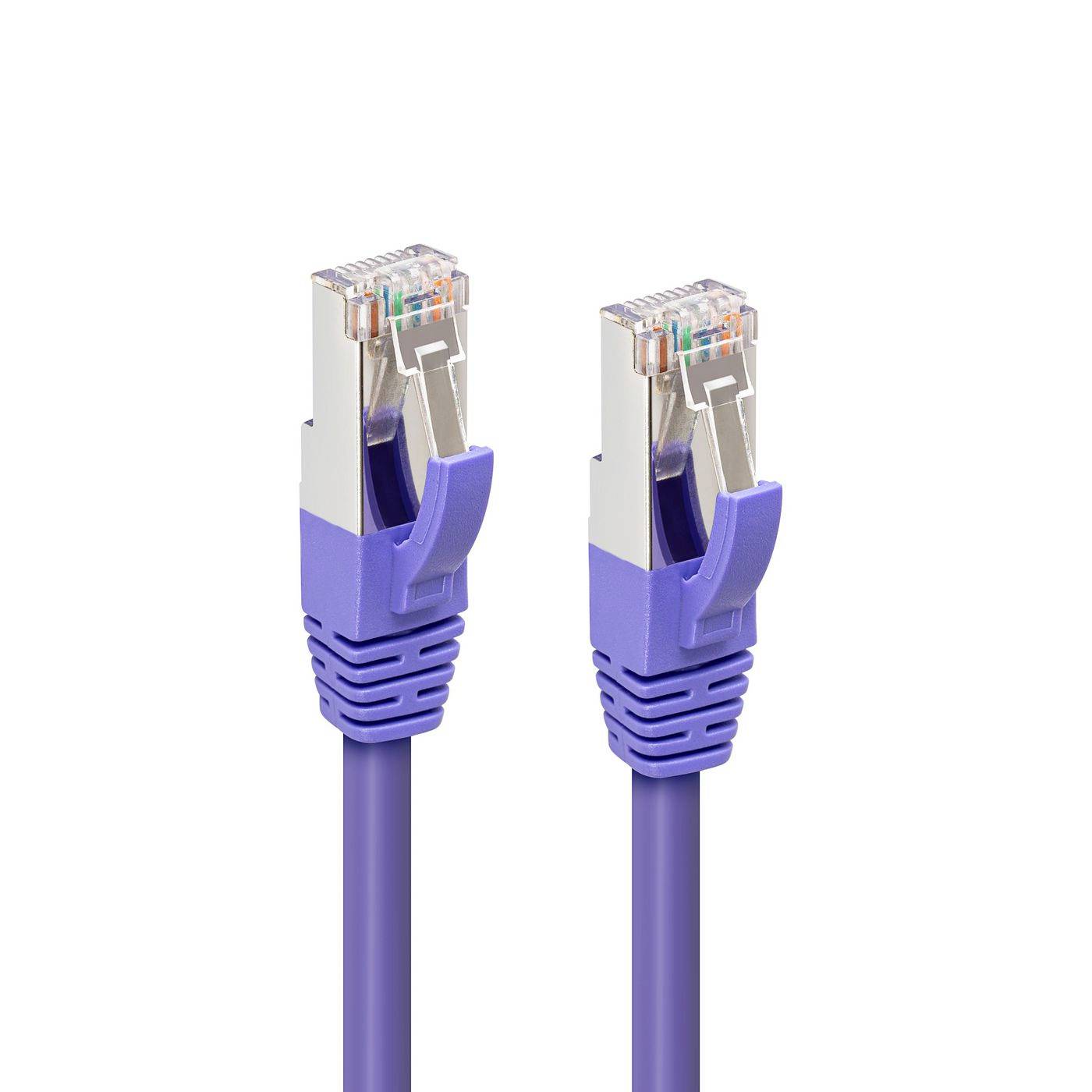 Dva fialové ethernetové síťové kabely s konektory RJ45 zobrazené vedle sebe na bílém pozadí.
