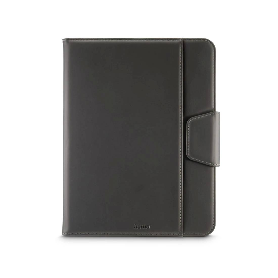 Černý kožený organizér nebo pouzdro na tablet s přední obálkou, prošitými okraji a bočním páskem na zavírání na bílém pozadí.