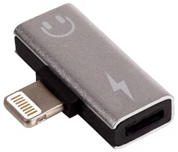 Malý adaptér Lightning-na-USB-C se smiley ikonou a symbolem blesku, zobrazeným na bílém pozadí.