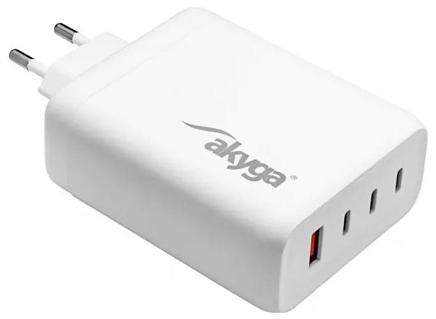 Bílá nabíječka Akyga se dvěma kulatými EU kolíky a předním portem USB-A pro nabíjení zařízení.