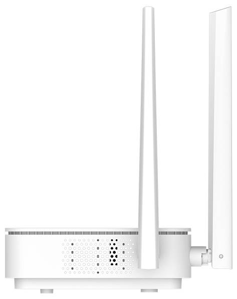 Bílý bezdrátový router se dvěma vysokými anténami a děrovanou větranou základnou, zobrazený na jednoduchém pozadí.