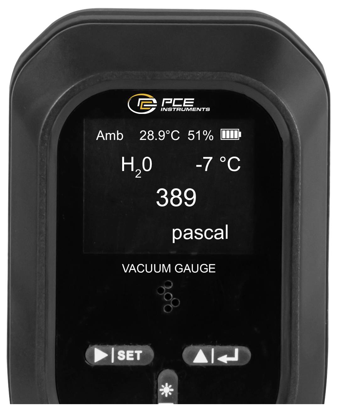 Vakuometr FCE Instruments ukazující H2O -7°C a 389 pascalů, s okolní teplotou 28,9°C a 51% nabití baterie.