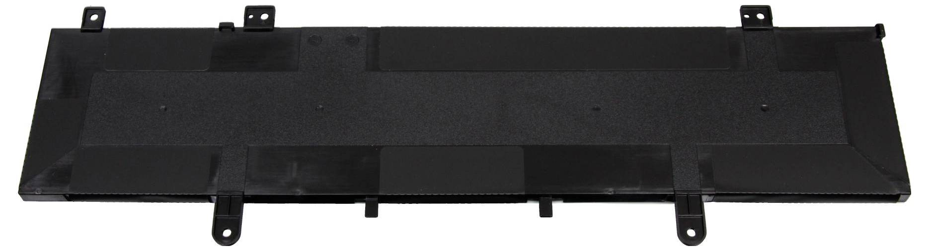 Černý obdélníkový kovový montážní panel s několika jazýčky a otvory pro šrouby podél okrajů, zobrazený na bílém pozadí.