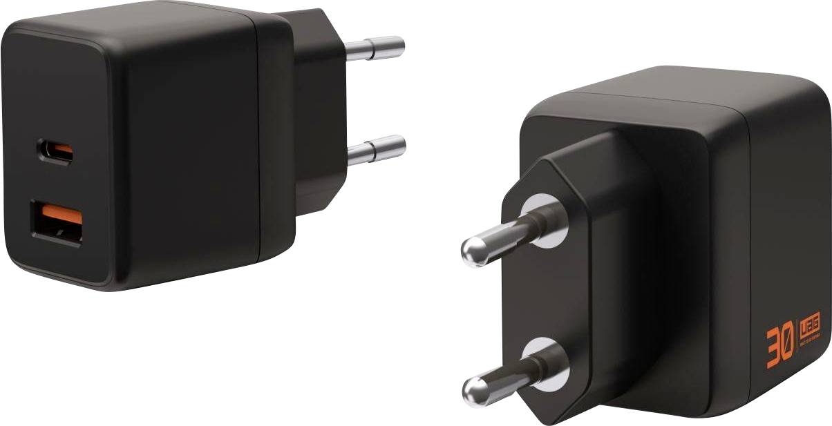 Dva černé USB nabíječky do zásuvky se dvěma kolíky, jedna se zobrazením jednoho portu USB-C a jednoho portu USB-A, druhá označená 30W se dvěma porty USB-C.