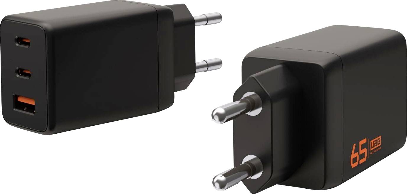 Dva černé USB nástěnné nabíječky zobrazené v úhlech, každá se dvěma kulatými evropskými vidlicemi a třemi USB porty, jeden označený "65W" oranžově.