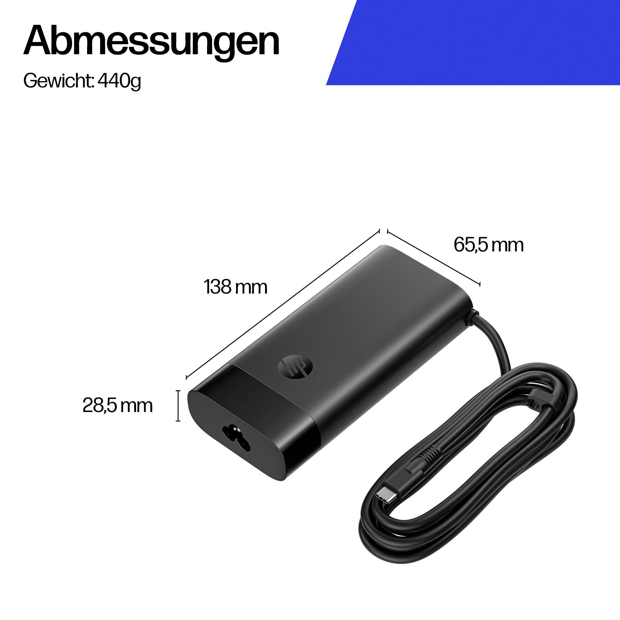 Diagram rozměrů produktu zobrazující černý napájecí adaptér, dlouhý 138 mm, široký 65,5 mm, vysoký 28,5 mm; hmotnost 440 g.