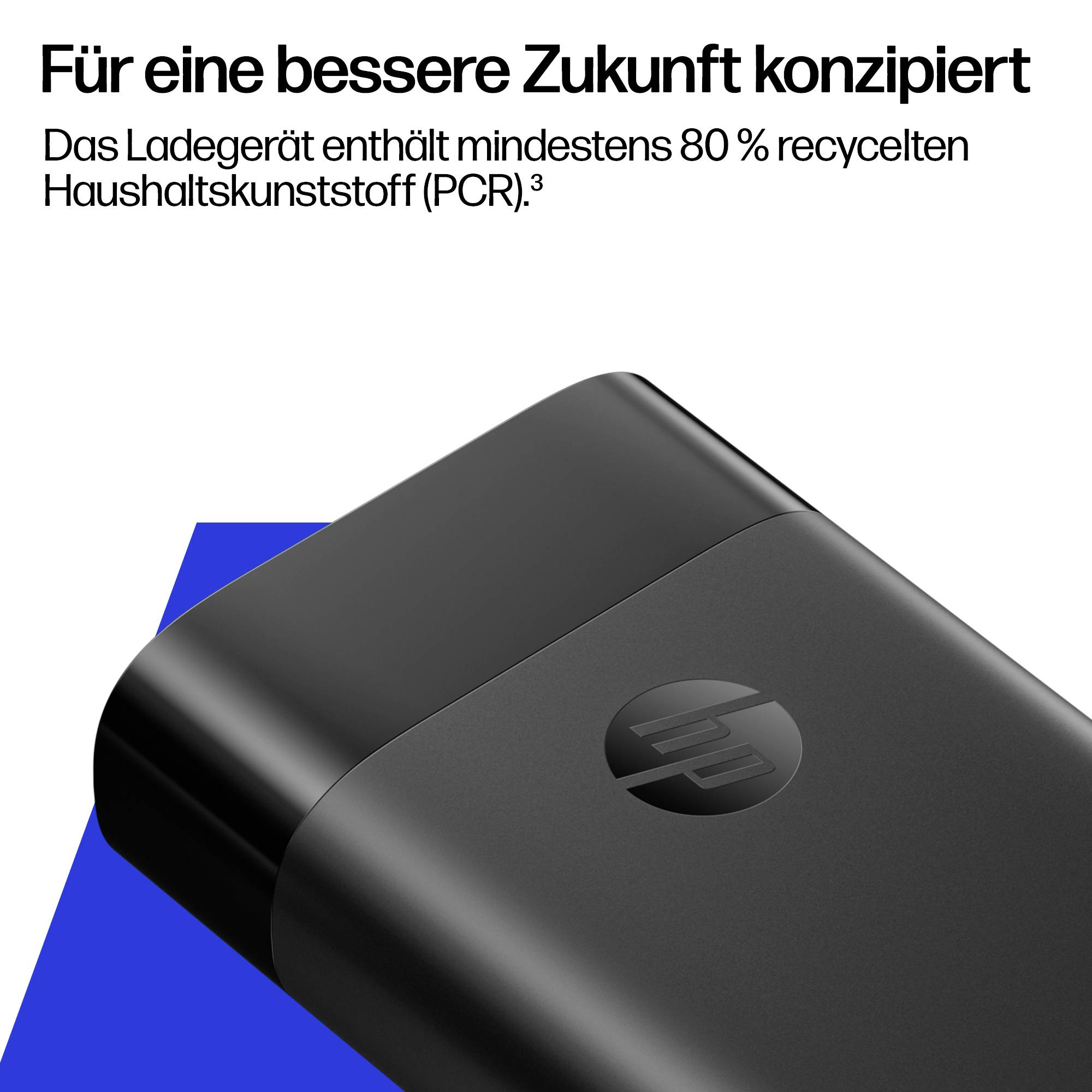 Černé nabíjecí zařízení určené pro lepší budoucnost obsahující nejméně 80% recyklovaného domácího plastu (PCR).