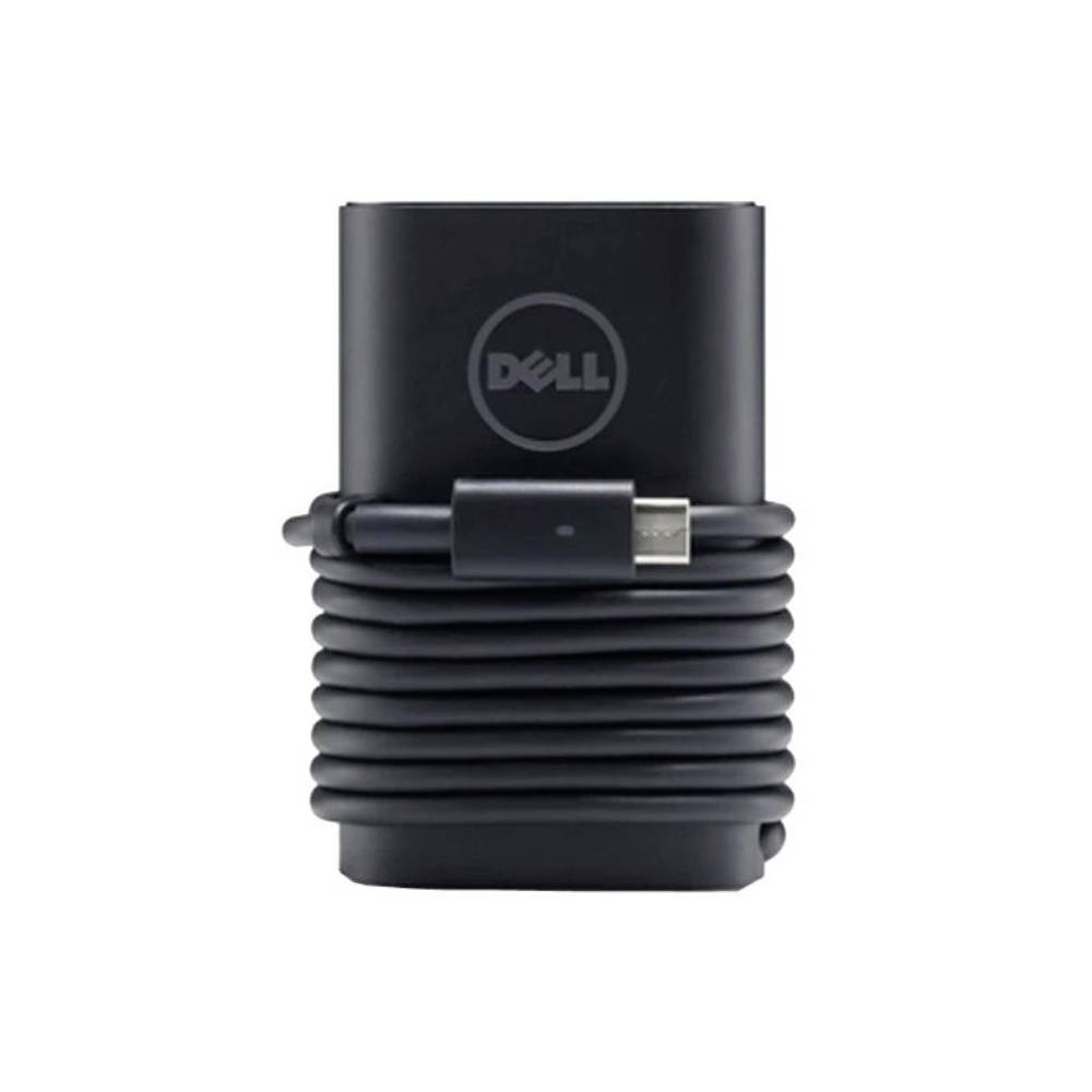 Napájecí adaptér Dell USB-C s vinutým kabelem, zobrazen v přední pohledu na bílém pozadí.
