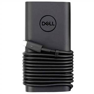 Dell adaptér USB-C se stočeným nabíjecím kabelem omotaným kolem něj na bílém pozadí.