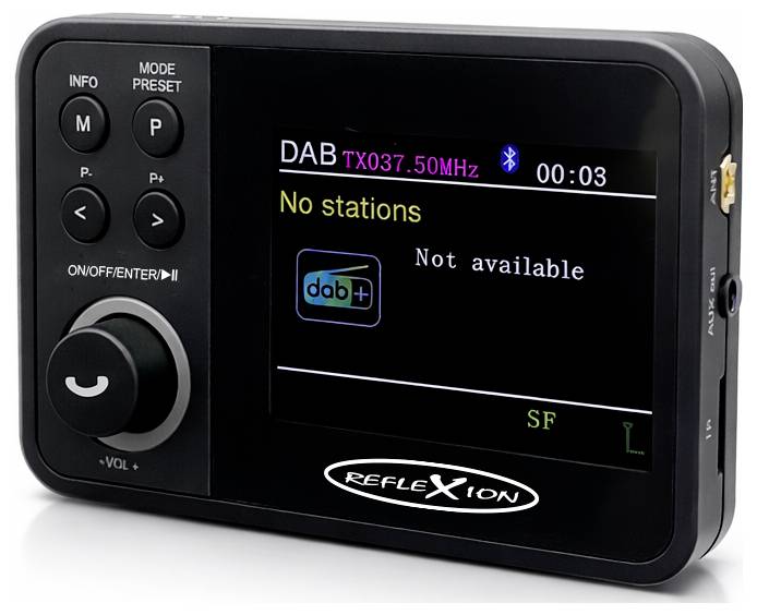 Černý displej rádia Black Reflexion DAB+ zobrazující "Žádné stanice" a "Není k dispozici," s TX 037,50 MHz, Bluetooth a čas 00:03.