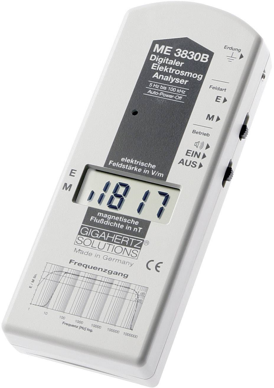 Digitální analyzátor elektrosmogu zobrazuje naměřené hodnoty elektrické intenzity pole a magnetické indukce v reálném čase.