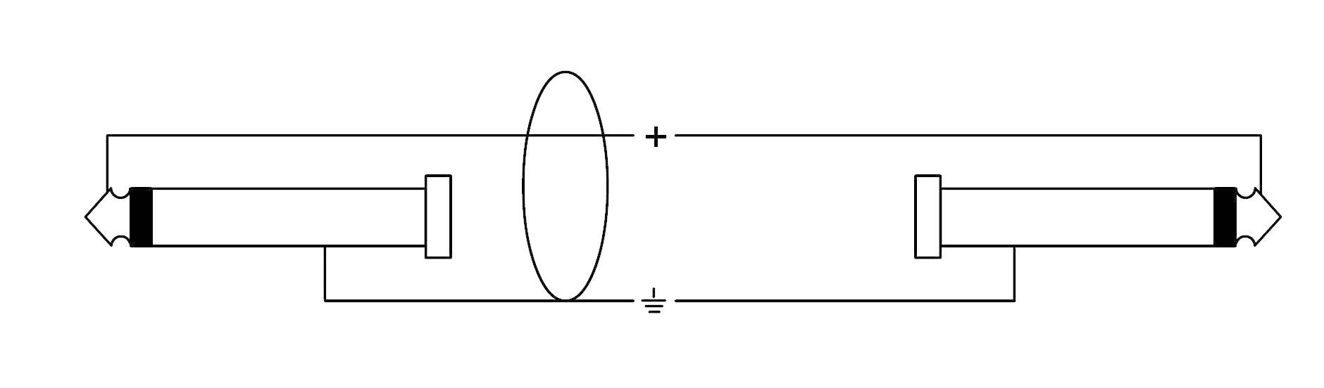 Elektrické schéma: Dva elektronkové zesilovače, kondenzátor uprostřed, připojený k zemnění. Šipky znázorňují směr elektrického proudu.