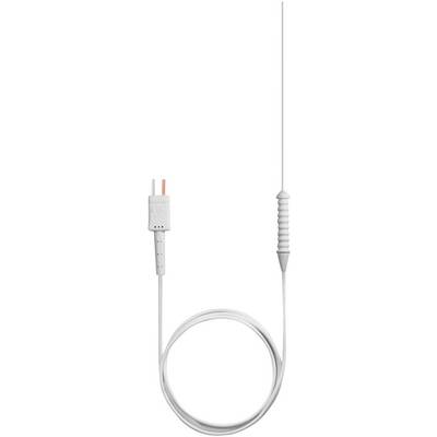 Bílý elektrický kabel s koncovkou v plné délce. Koncovka má dva kovové kontakty, jeden z nich je označen oranžovou barvou.