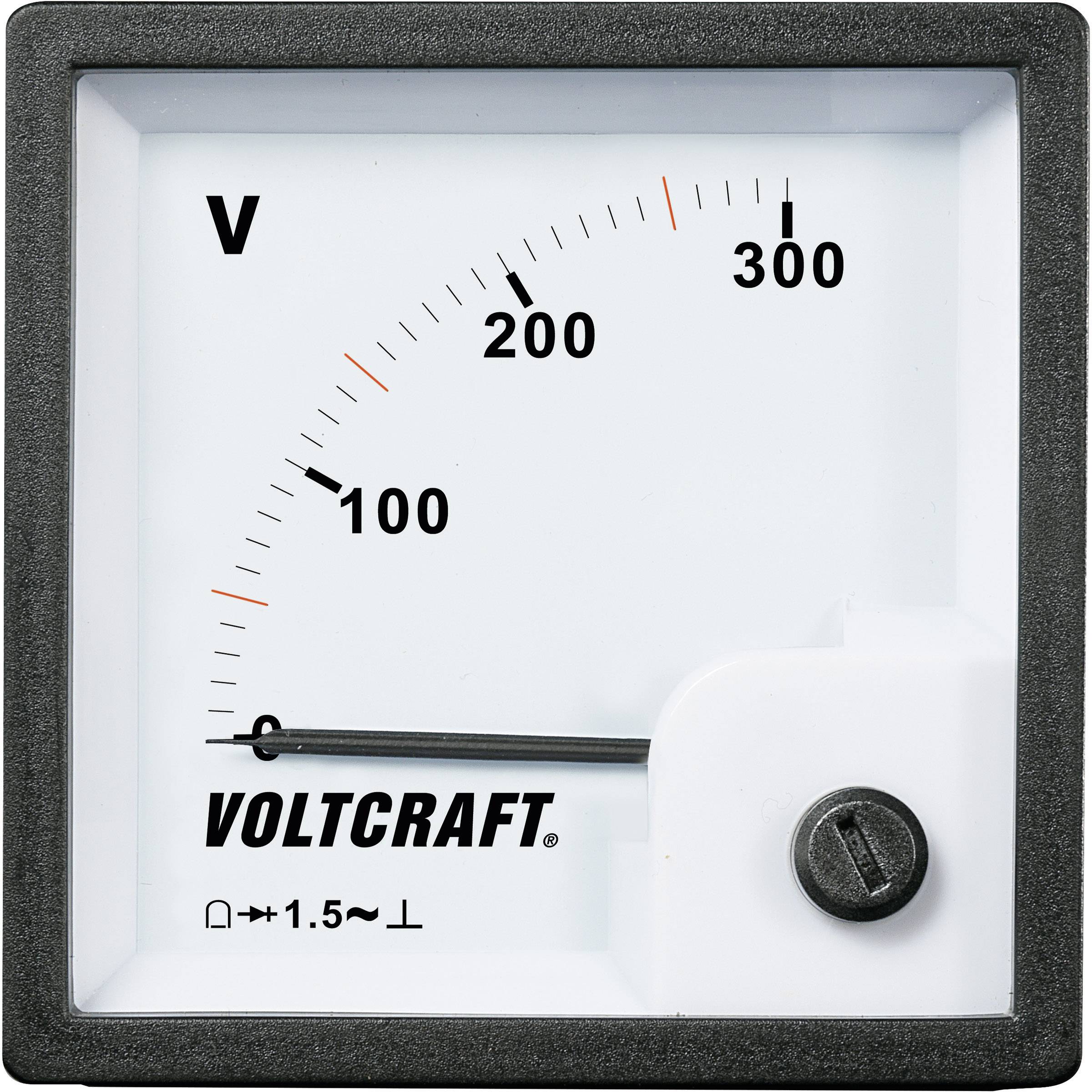 Analogový voltmetr od Voltcraftu ukazuje přibližně 15 voltů, stupnice sahá od 0 do 300 voltů, vhodný pro měření s přesností ±1,5 %.