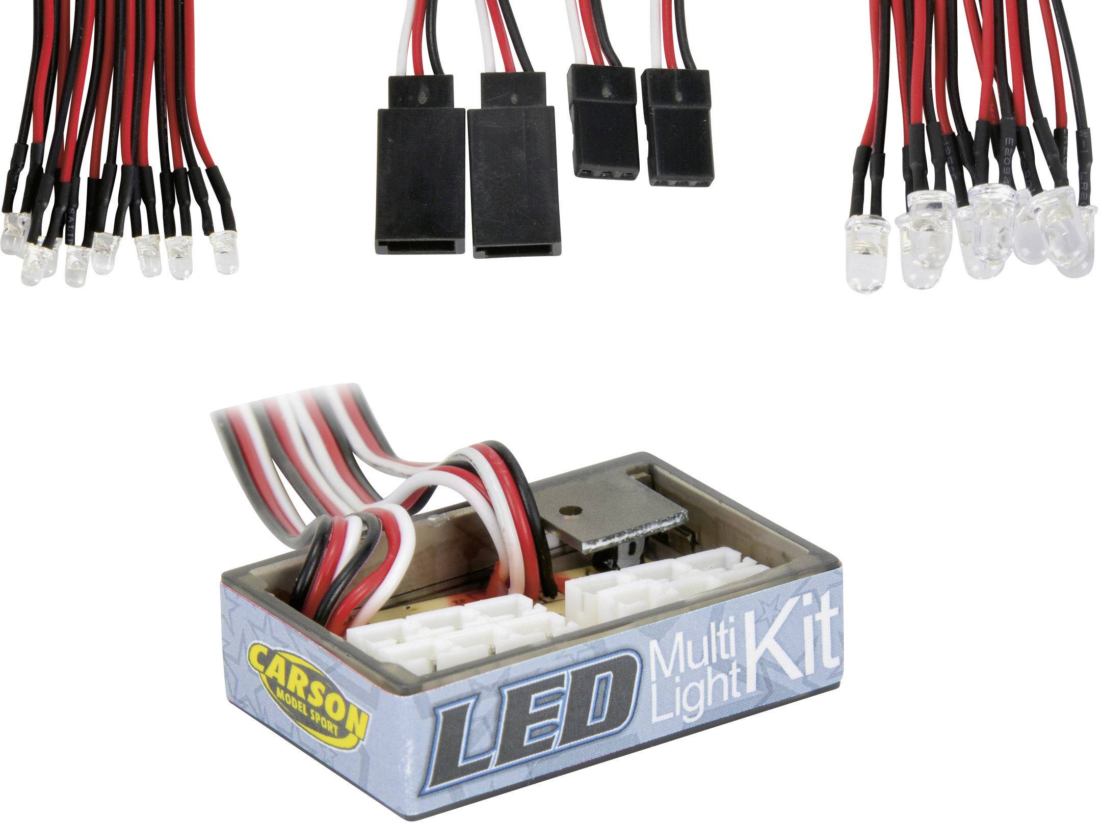 LED vícesvětelná sada od Carsonu. Nahoře: Různé LED konektory, červené a černé kabely. Dole: Balení s viditelným ovladačem a přípojkami.