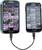 Dva smartphony Samsung jsou propojeny kabelem. Na obrazovkách jsou viditelné fotogalerie.
