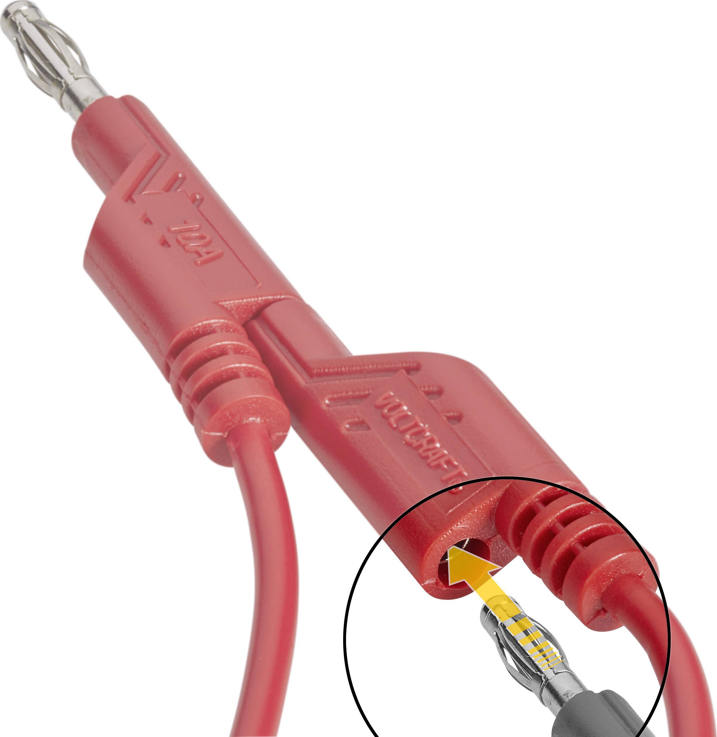 Červený banánkový konektor s flexibilním pružinovým kontaktem pro bezpečné elektrické propojení, detailní záběr ukazuje mechanismus pružiny.
