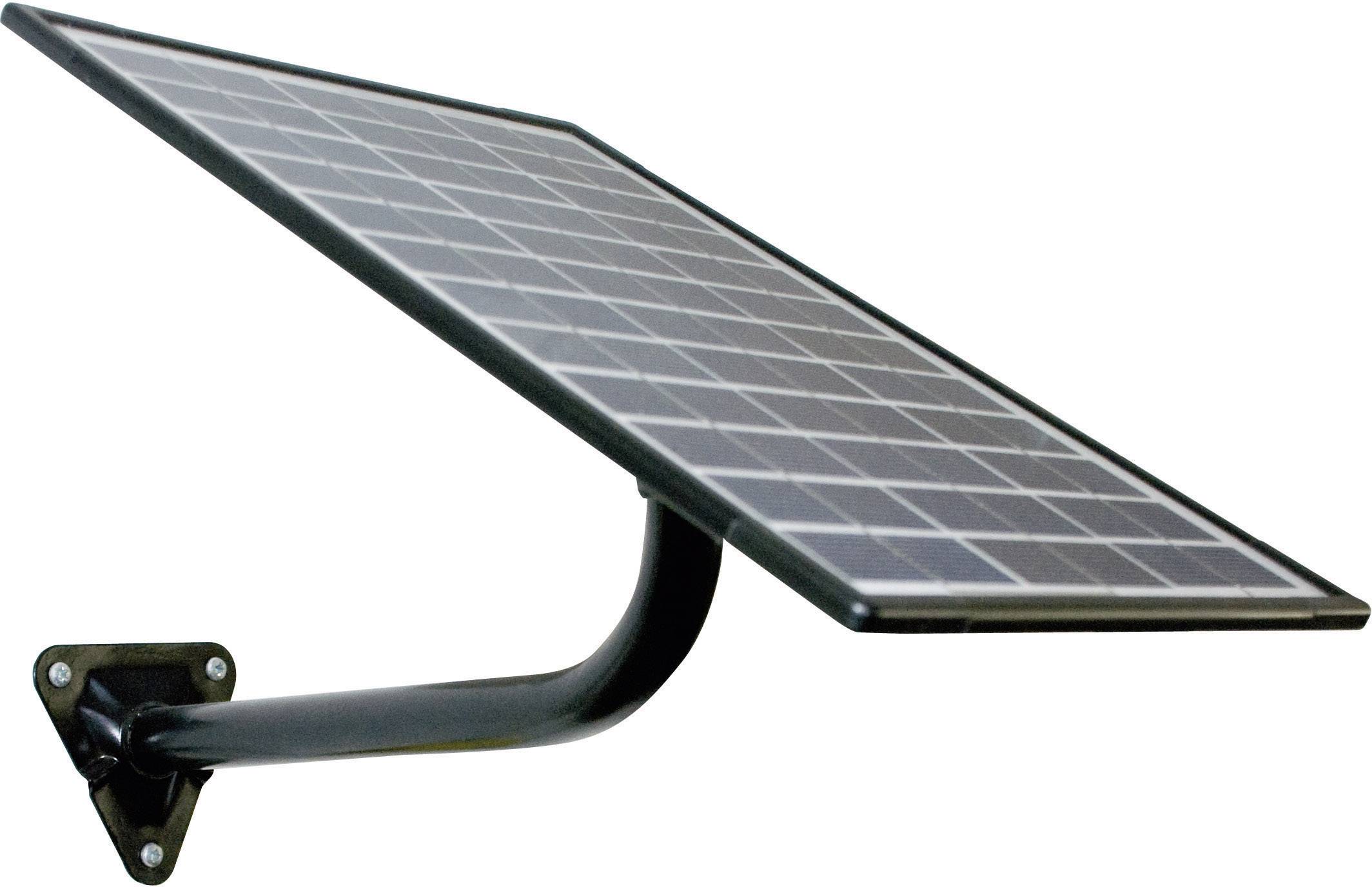 Solární panel na nástěnném držáku, který je nakloněn směrem nahoru, určený pro využití sluneční energie. Vhodný pro domácí instalaci k podpoře zásobování elektrickou energií.