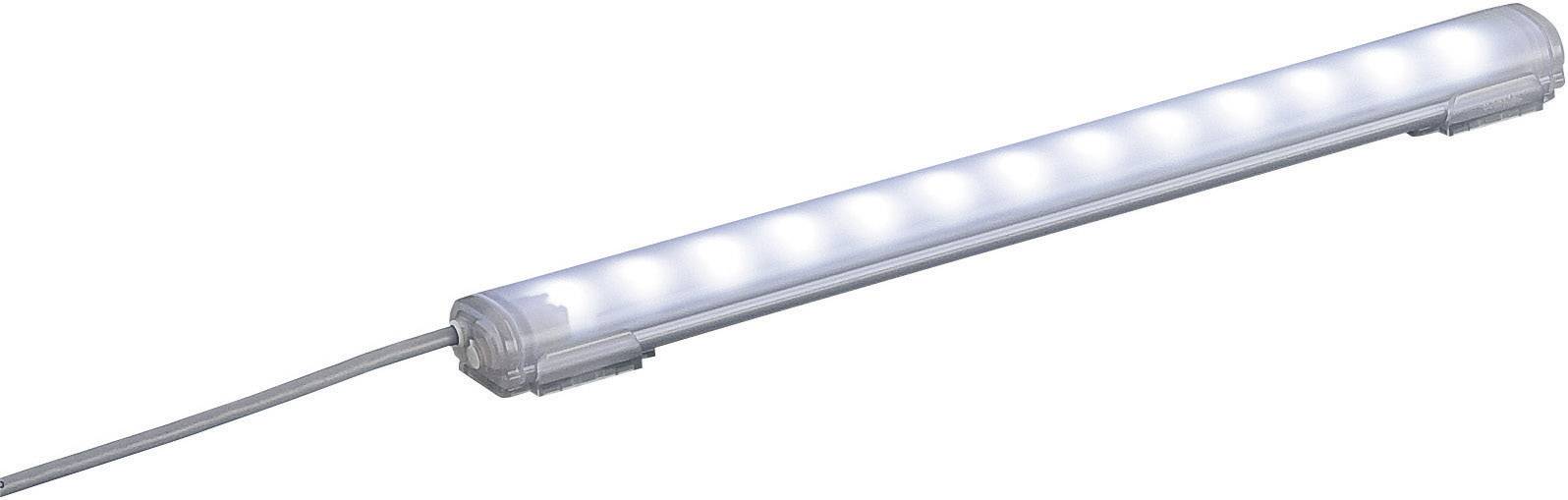 Světelná LED lišta s bílým světlem připojená k vodiči.