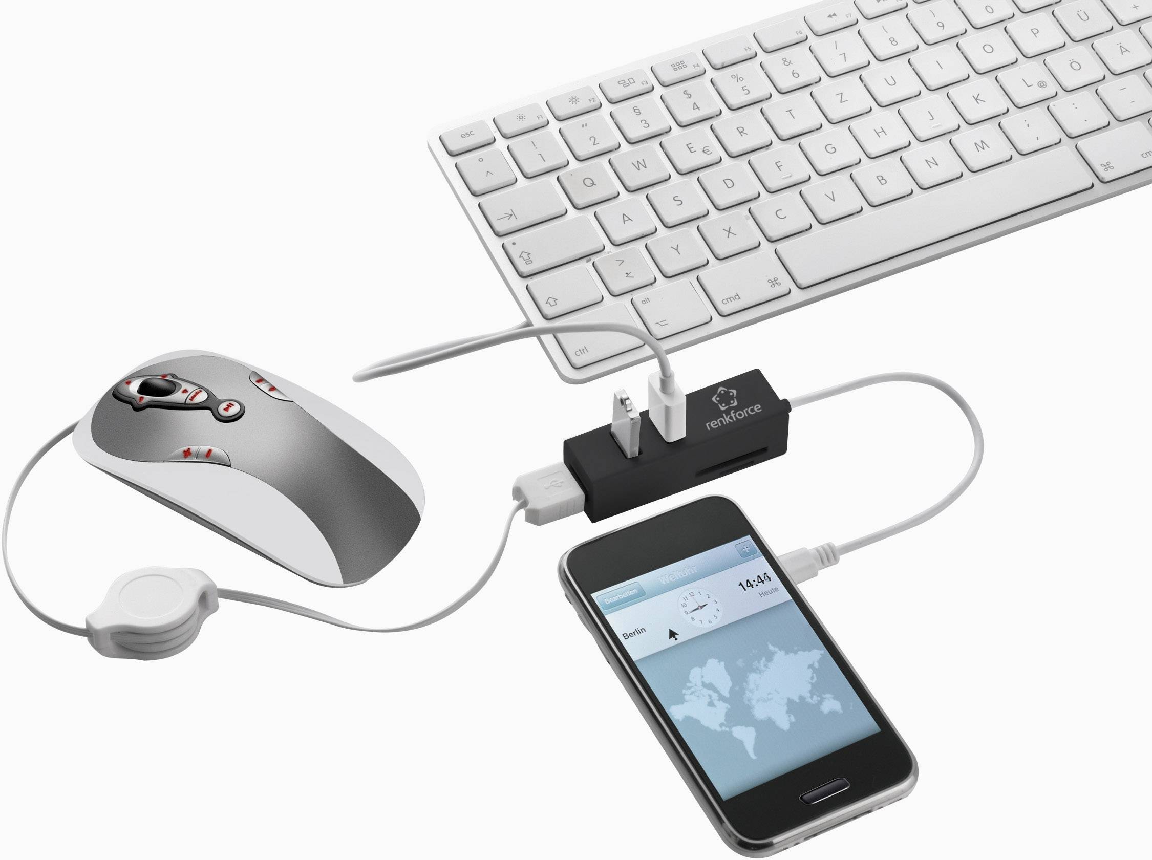 Počítačová myš a klávesnice jsou připojeny ke smartphonu, který na obrazovce zobrazuje mapu světa.