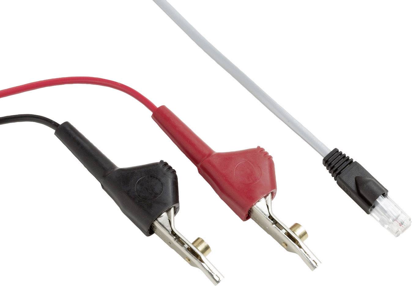 Černé a červené krokosvorky s kabely. Svorky jsou připojeny k šedému kabelu s konektorem RJ45.