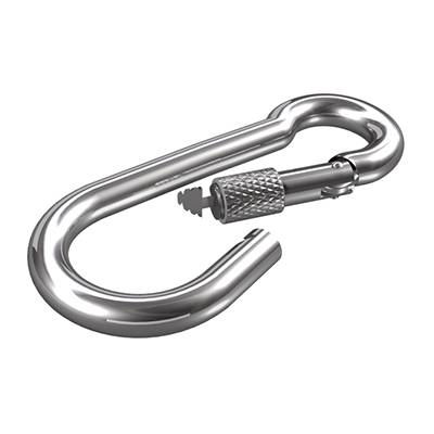 Stříbrný karabinový háček, otevřený, s uzavíracím mechanismem. Používaný v horolezeckém nebo bezpečnostním vybavení.