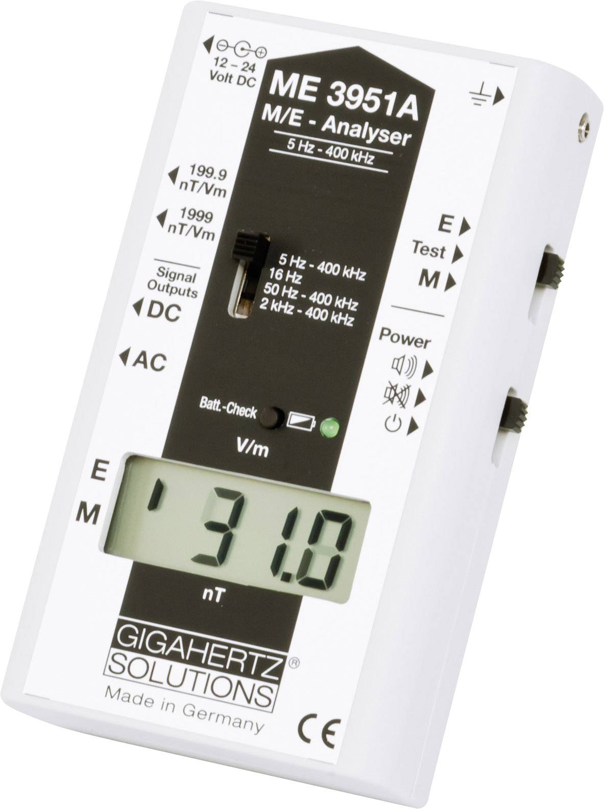 Analyzátor 'ME 3951A M/E-Analyser' od společnosti Gigahertz Solutions ukazuje 31,0 nT. Hodí se k měření elektromagnetických polí. Vyrobeno v Německu.