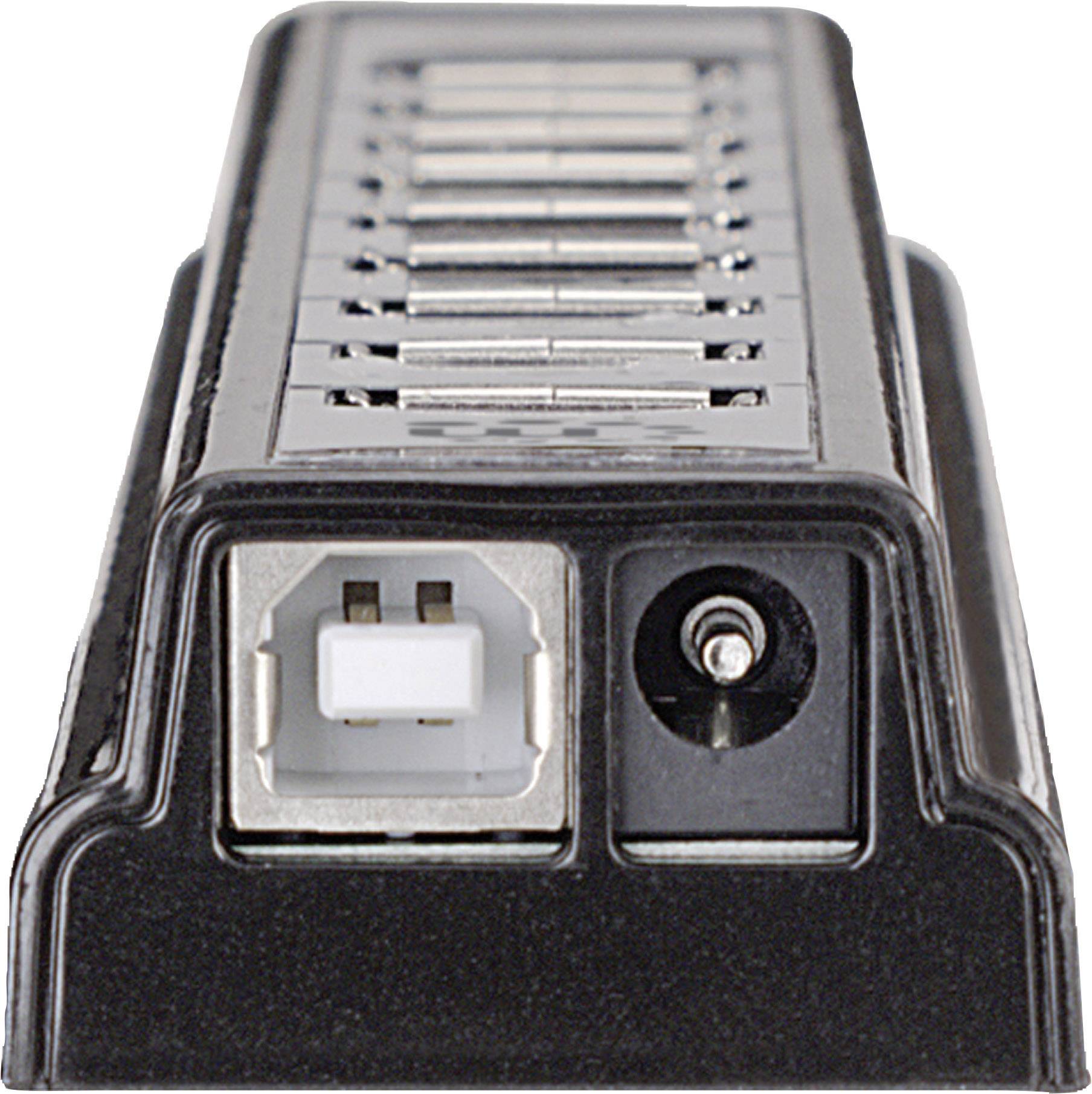 USB hub se 7 porty, napájecí konektor vpravo, pohled zepředu.