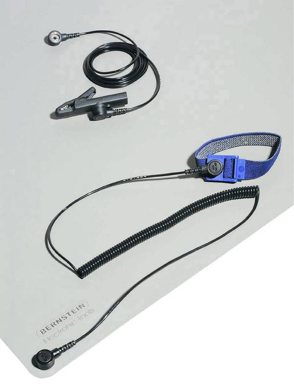 BERNSTEIN Tools for Electronics 9-361 sada ESD podložky na stůl platinově šedá (d x š) 900 mm x 610 mm vč. zemnicího kabelu, včetně zemnicího náramku , včetně spojovacího vedení