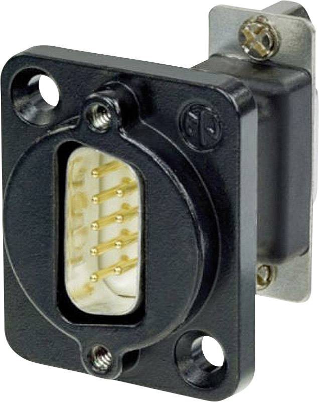 Černý, obdélníkový elektrický konektor s několika zlatými kontakty, namontovaný na kovovém podkladu.