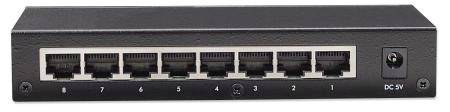 Černý síťový switch s osmi ethernetovými porty a napájecím stejnosměrným konektorem na pravé straně.