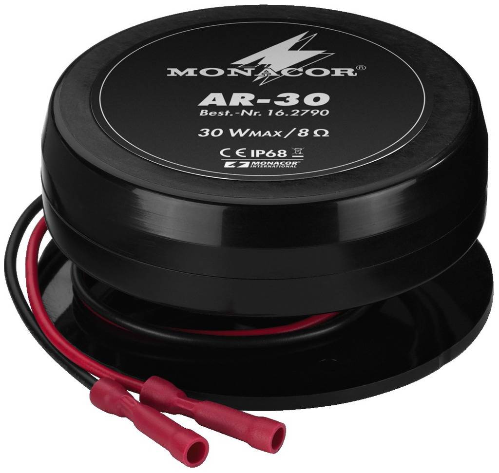 Černý reproduktor, model 'AR-30', s červenými a černými kabely. Značení pro 30 WMAX/8 ohmů a certifikaci CE-IP68.