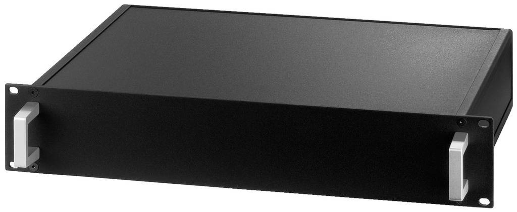Černý 2U rack mount box se stříbrnými držadly, typické vybavení pro servery nebo síťová zařízení.