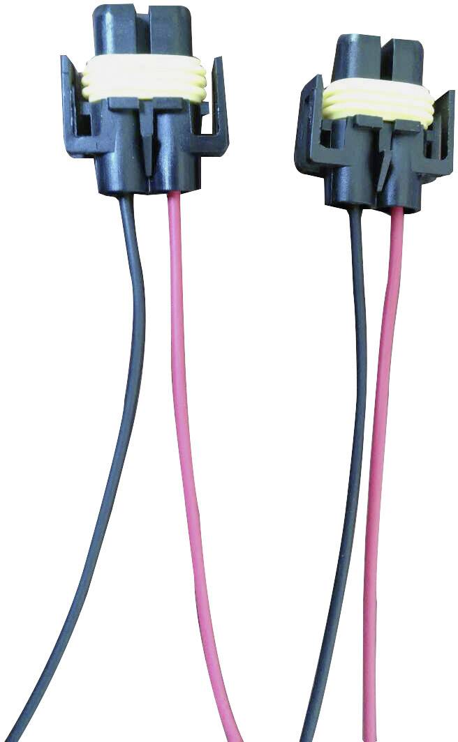 Dva elektrické konektory, každý se dvěma izolovanými vodiči - jeden černočervený a jeden černoružový, na bílém pozadí.