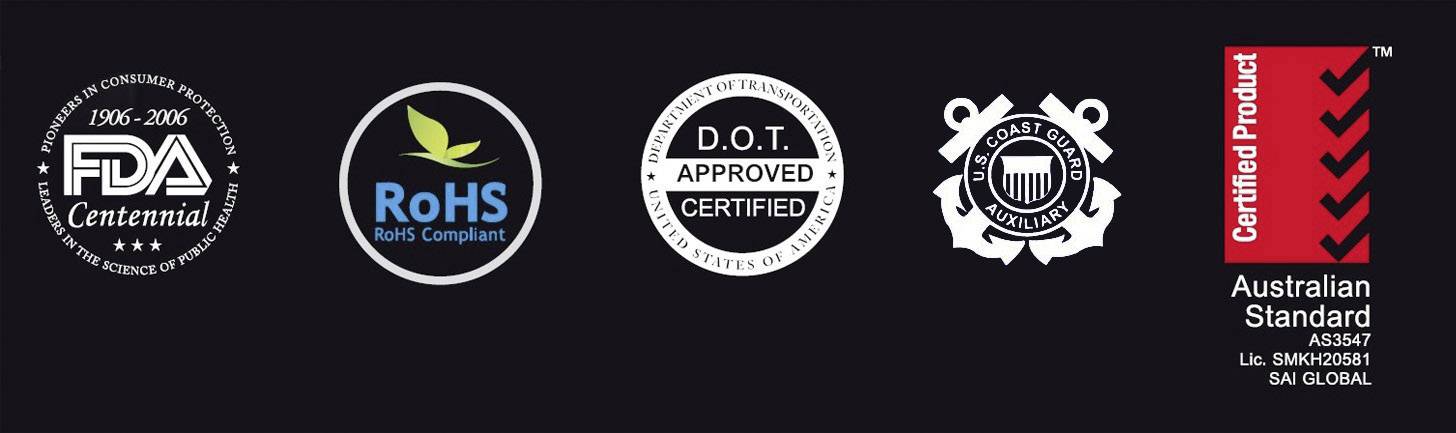 Pět certifikačních pečetí na černém pozadí: FDA, RoHS, DOT, Mořská certifikace, Australský standardní certifikovaný produkt.