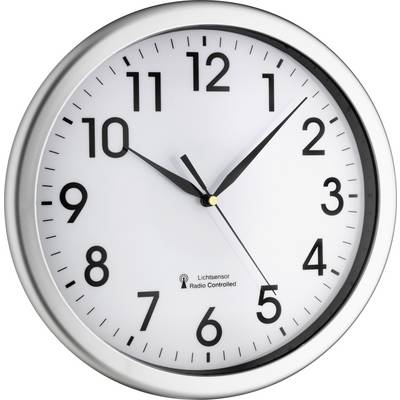 Analogové nástěnné hodiny ukazující čas 10:10. Stříbrný rám, bílý ciferník s černými čísly a ručkami.